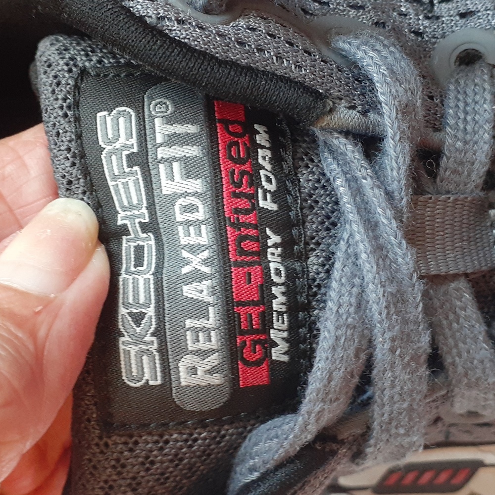 Men's Skechers 9.5 relaxed fit, gel infused, memory foam Charcoal Black Sneakers - Picture 5 of 8